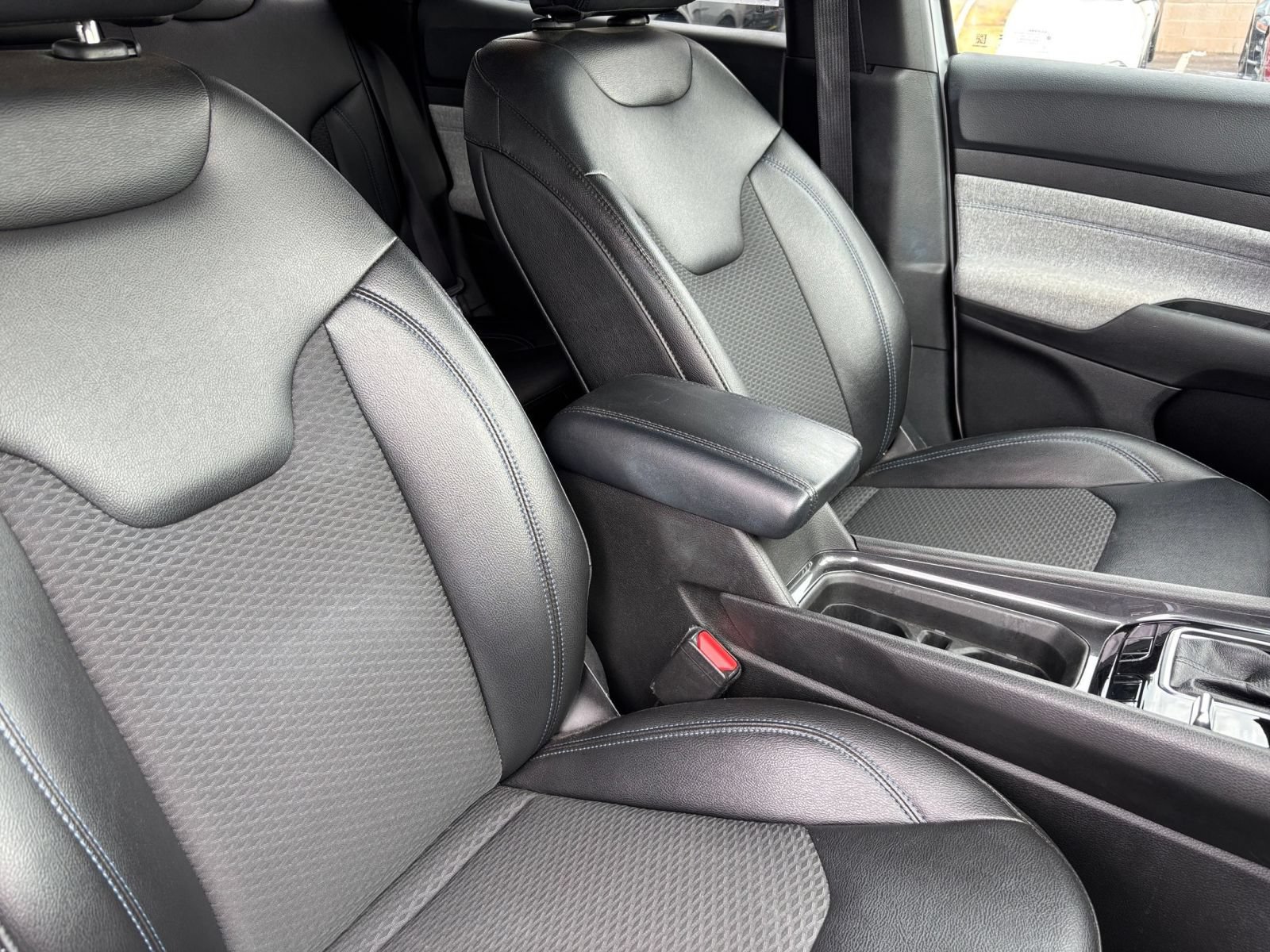 Used 2025 Jeep Compass Latitude AWD/4WD image 35