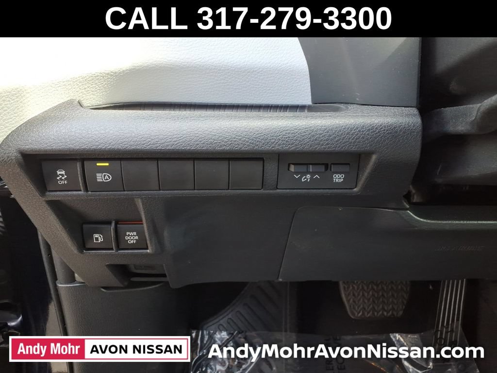 Used 2026 Toyota Sienna XLE FWD image 20