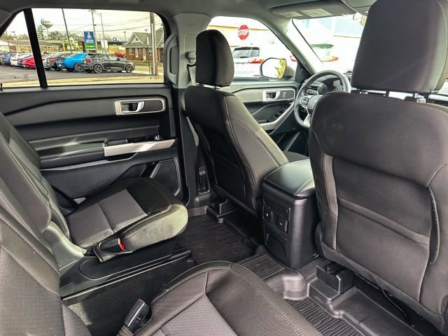 Used 2024 Ford Explorer XLT image 23