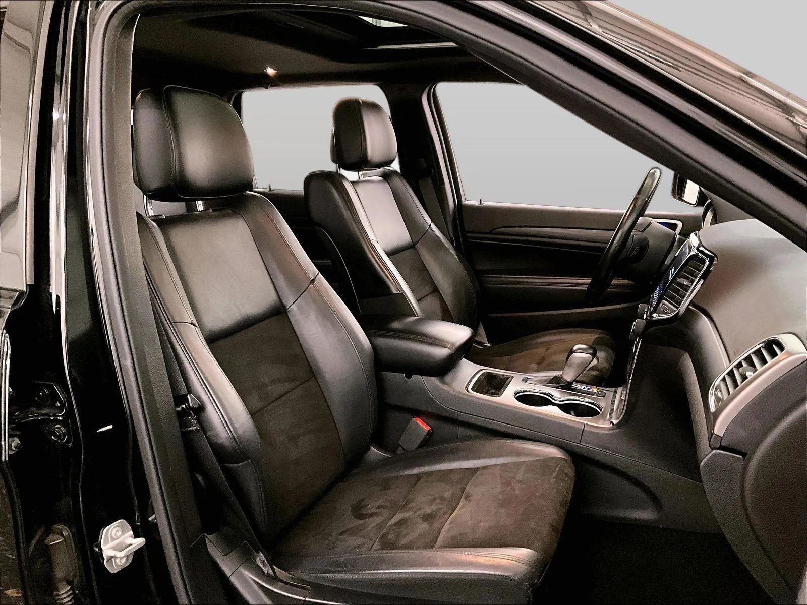 Used 2020 Jeep Grand Cherokee Altitude image 7