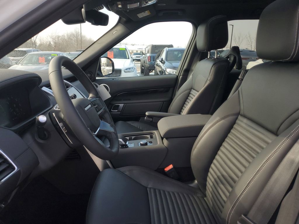 New 2026 Land Rover Discovery S image 6