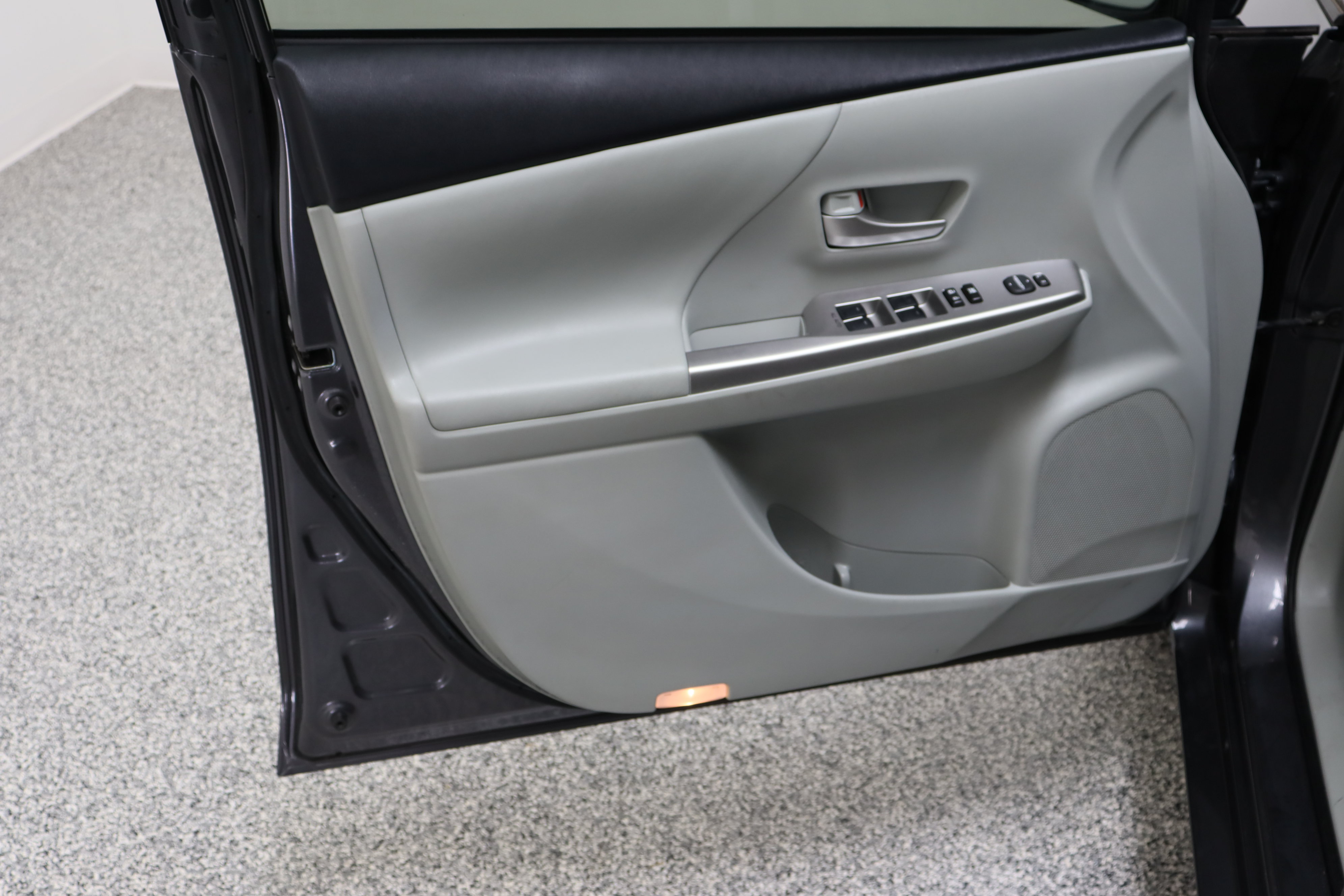 Used 2013 Toyota Prius V Five FWD image 12
