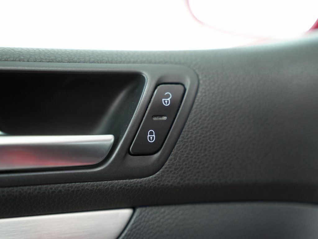 Used 2009 Volkswagen GTI 4-Door image 37