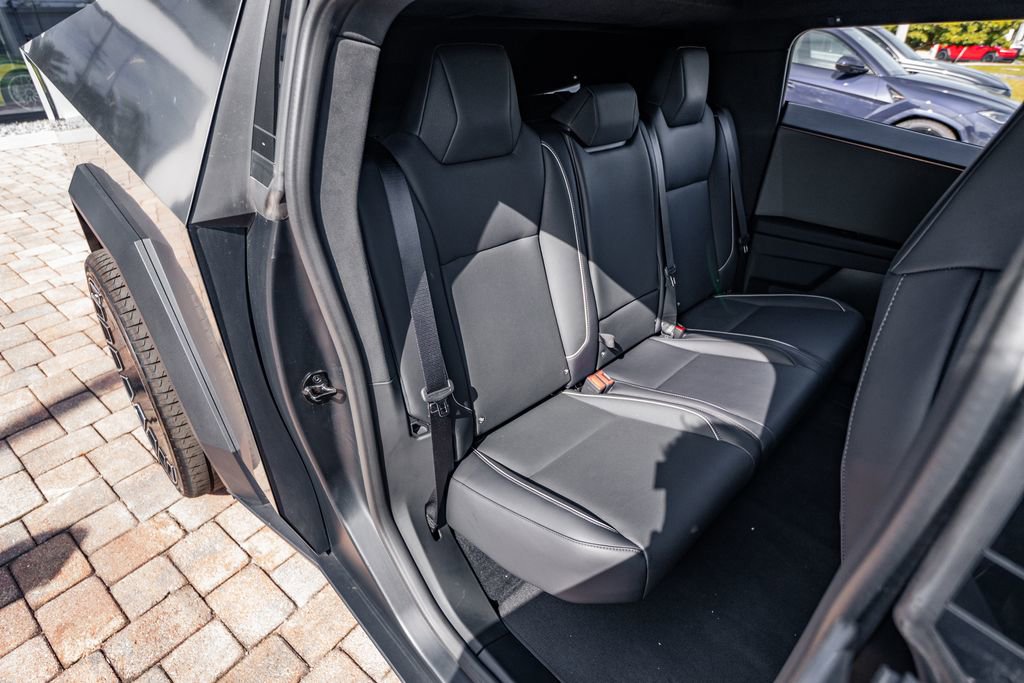 Used 2024 Tesla Cybertruck AWD Crew Cab image 36