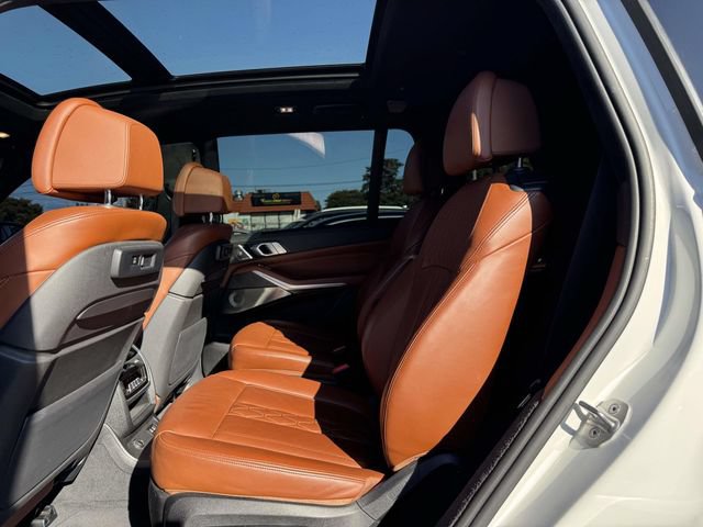 Used 2021 BMW X7 M50i AWD/4WD image 17