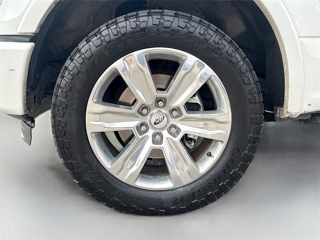 Used 2015 Ford F150 Platinum w/ Equipment Group 701A Luxury image 32