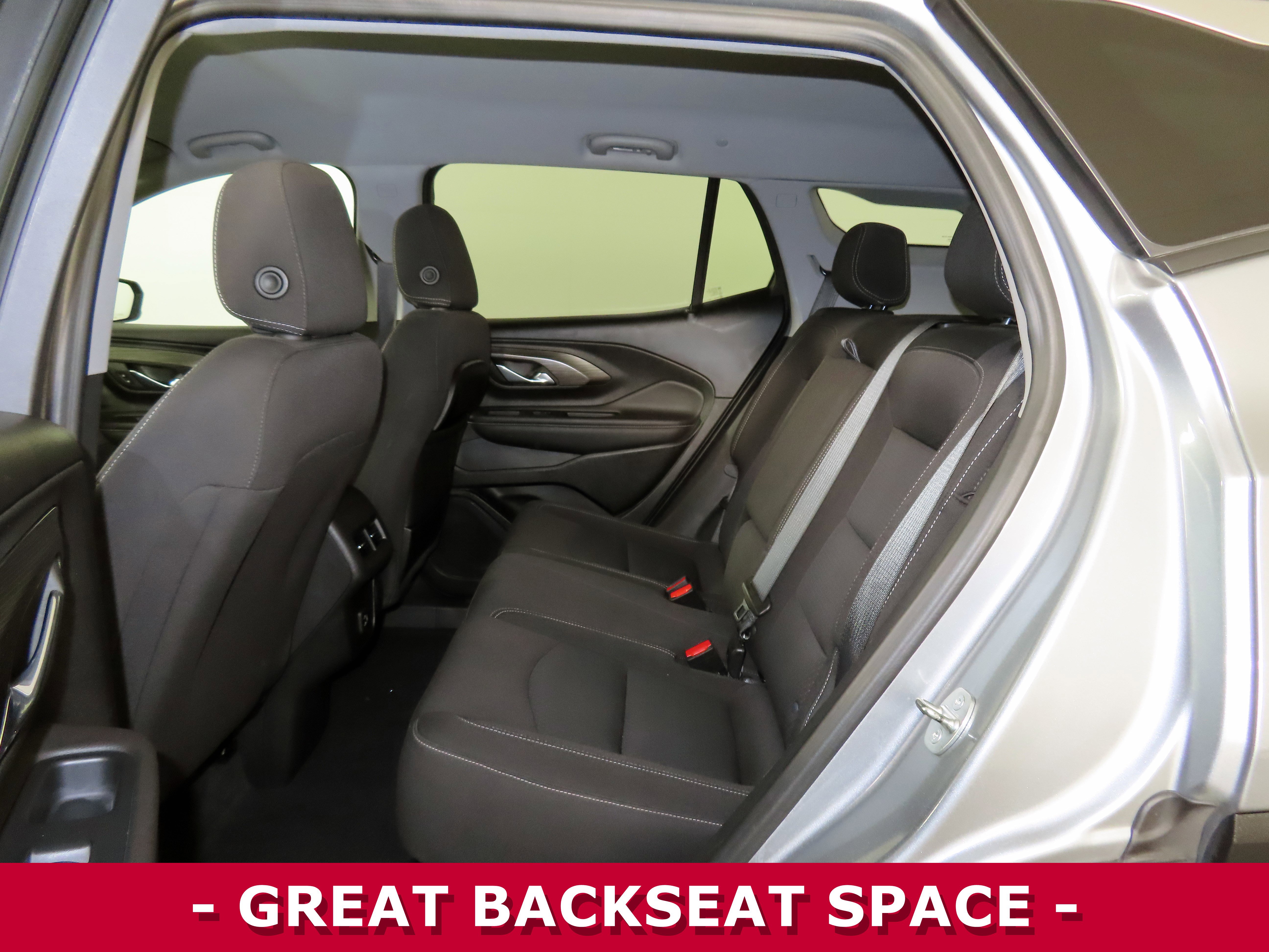 Used 2023 GMC Terrain SLE w/ Driver Convenience Package image 9