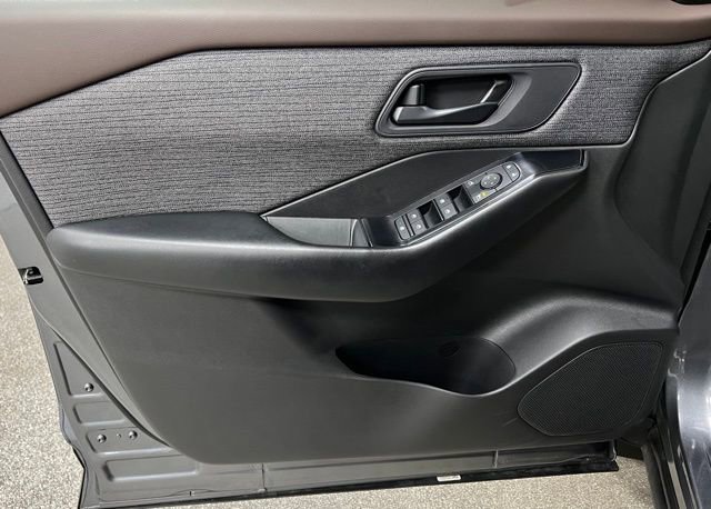 Used 2023 Nissan Rogue S image 19