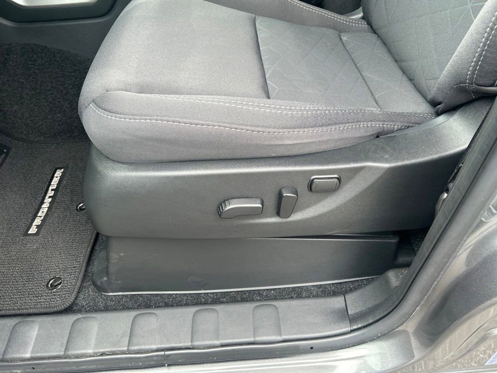 Certified 2025 Nissan Frontier SV RWD image 17