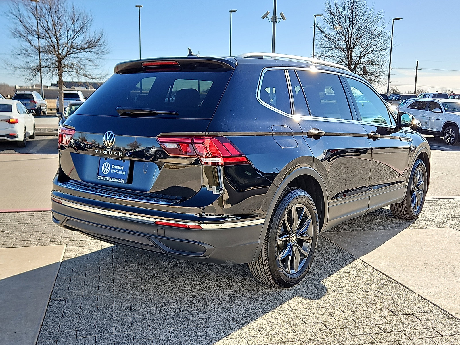 Certified 2023 Volkswagen Tiguan SE image 3