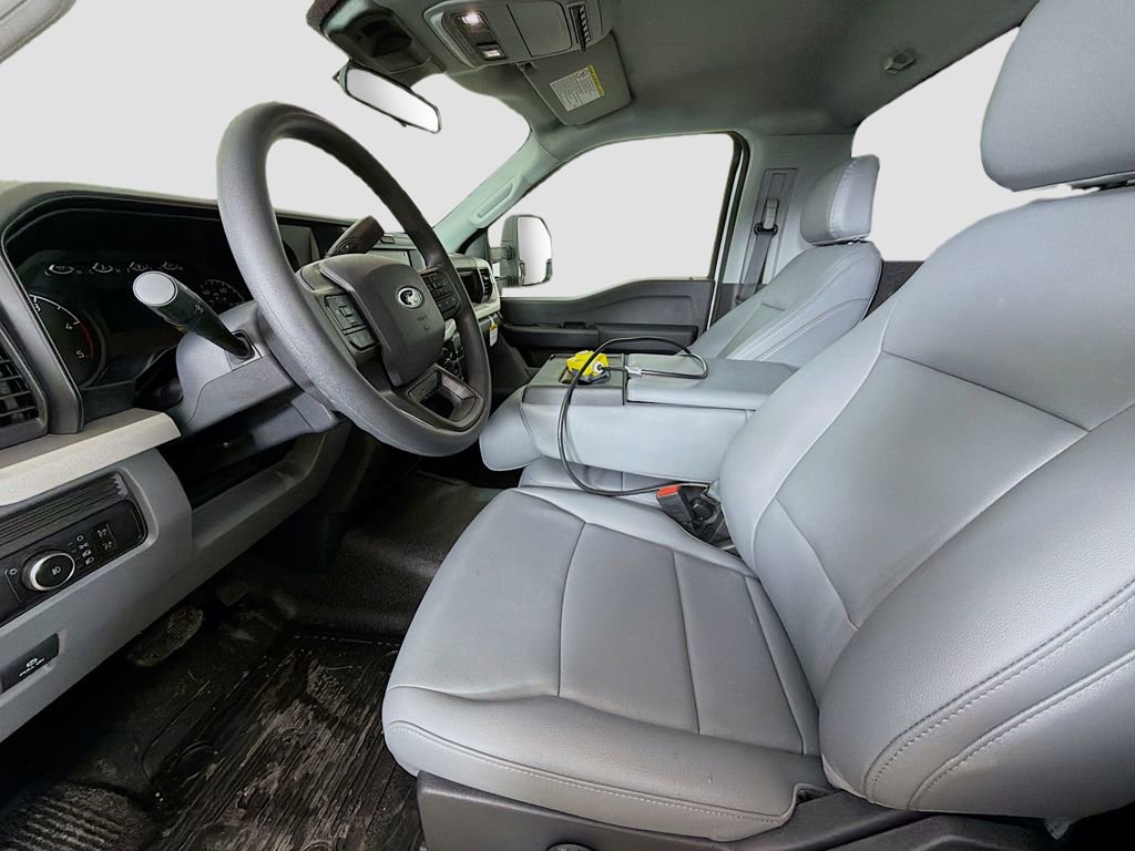 New 2025 Ford F550 4x4 Regular Cab Super Duty image 15