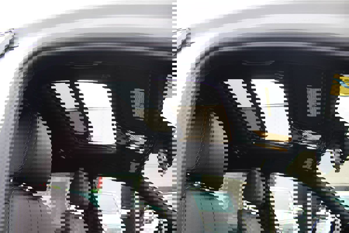 Used 2018 BMW 740i image 25