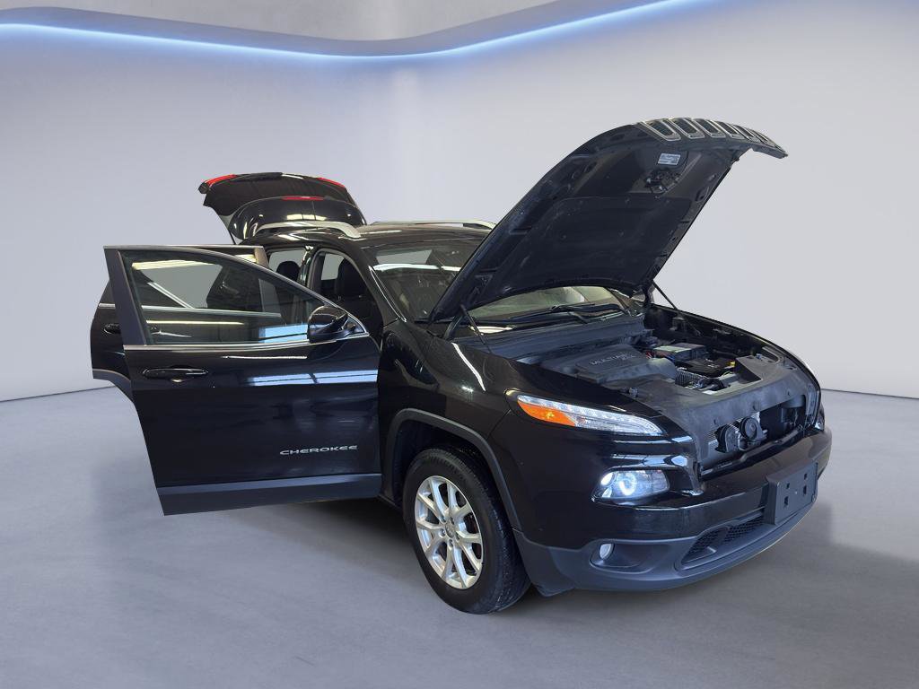 Used 2018 Jeep Cherokee Latitude Plus w/ Comfort/Convenience Group AWD/4WD image 8