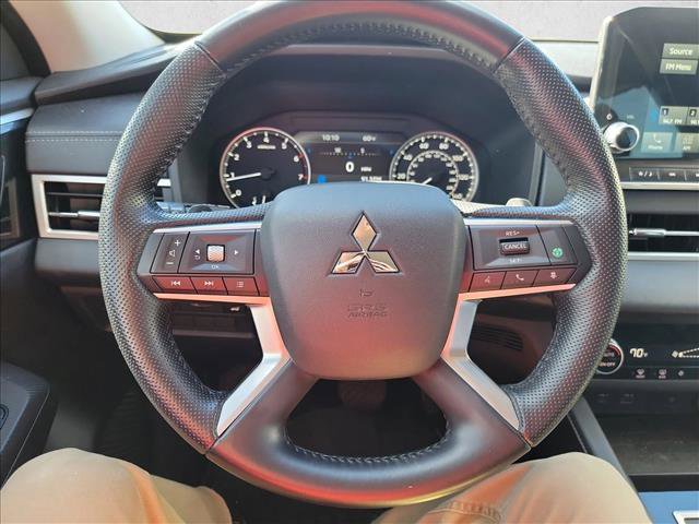 Used 2022 Mitsubishi Outlander SE image 16