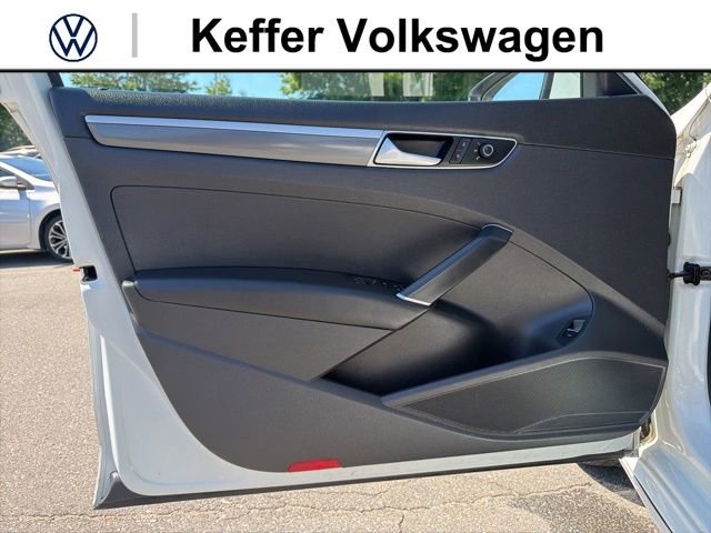 Used 2016 Volkswagen Passat 1.8T R-Line FWD image 14