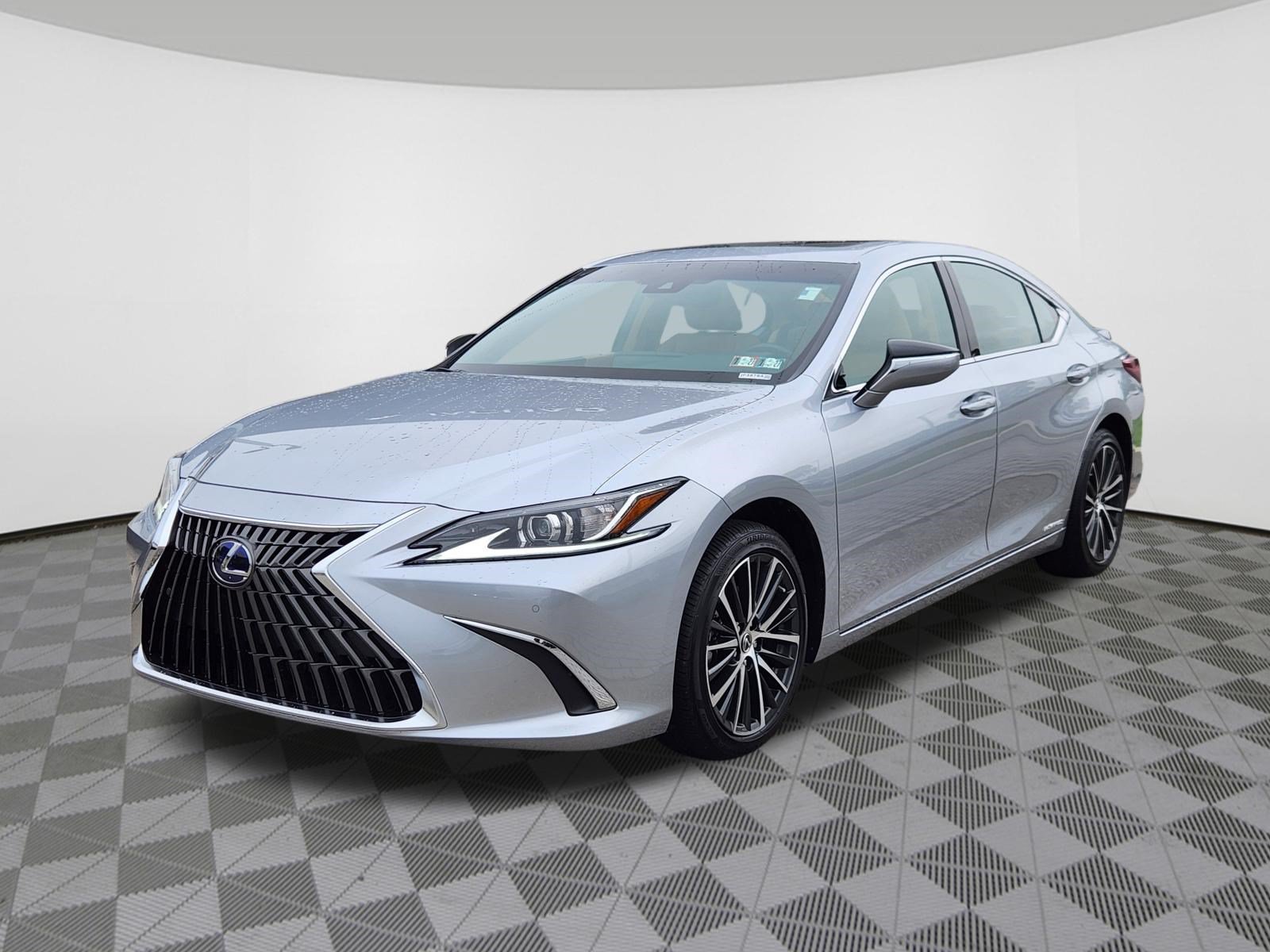 Used 2022 Lexus ES 300h w/ Premium Package FWD image 2