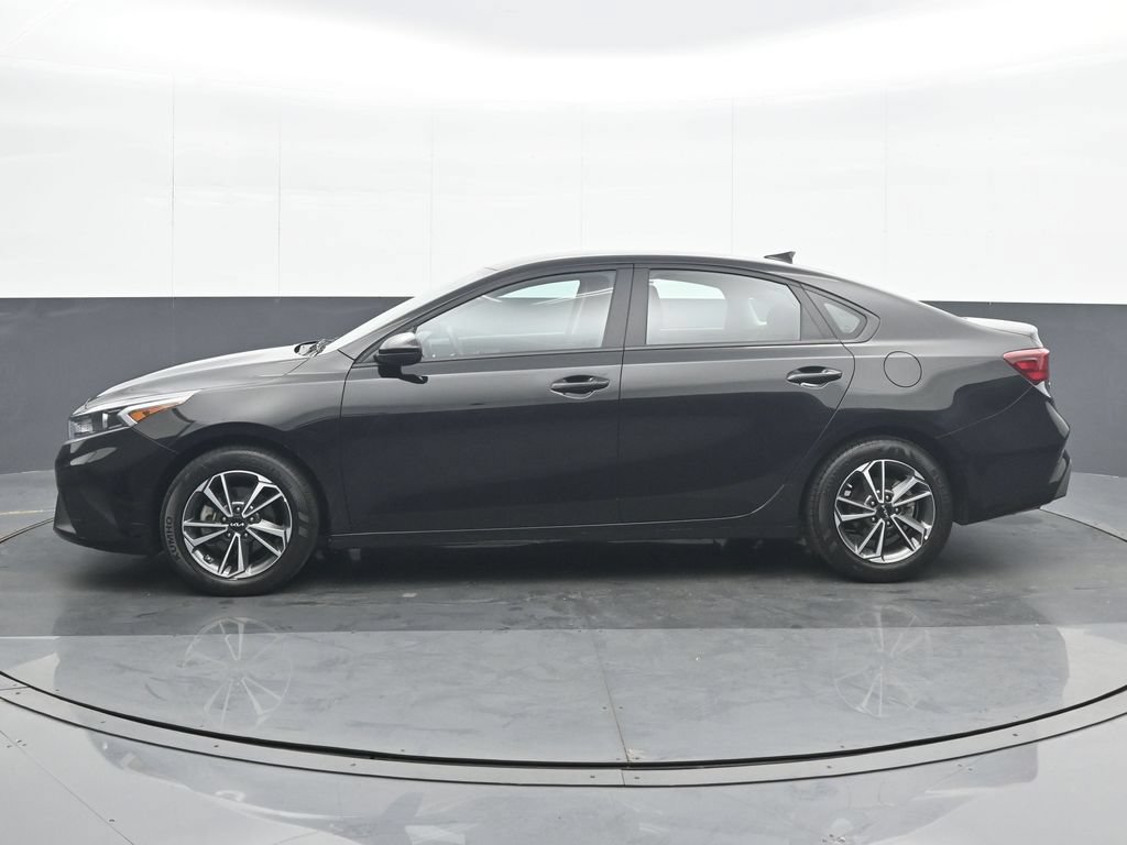 Used 2023 Kia Forte LXS FWD image 3