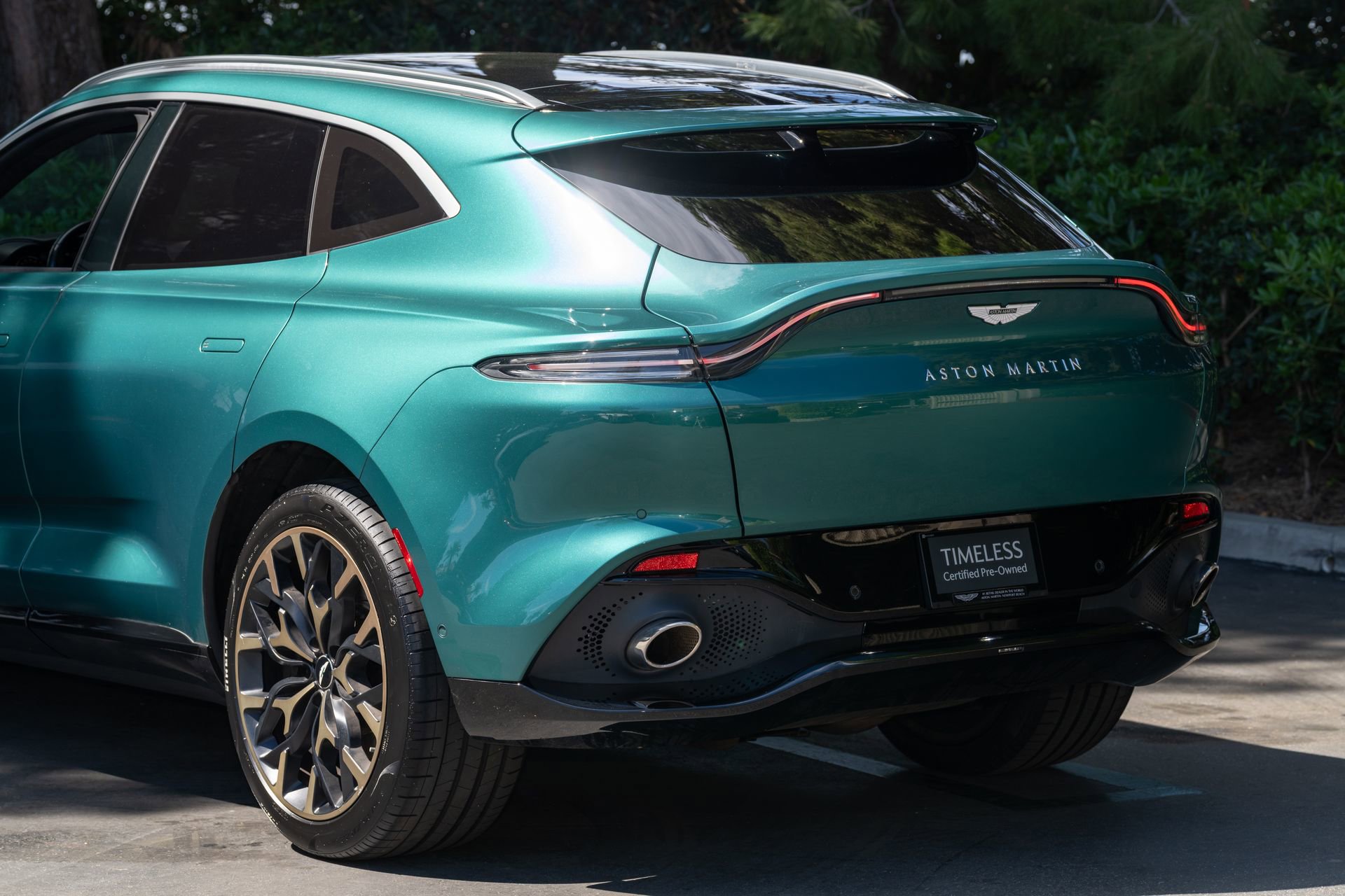 Used 2021 Aston Martin DBX AWD/4WD image 24