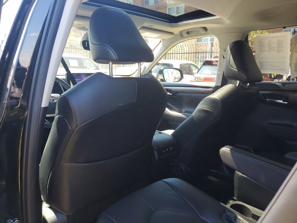 Used 2023 Toyota Highlander Limited w/ Protection Package #3 (TMS) image 19