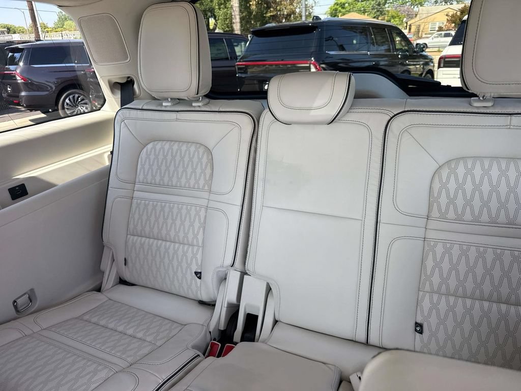 Certified 2022 Lincoln Navigator Black Label AWD/4WD image 13