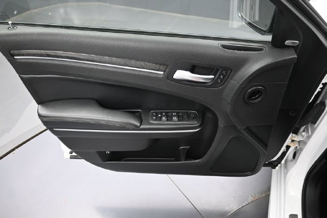 Used 2022 Chrysler 300 Touring L w/ Popular Equipment Group AWD/4WD image 26