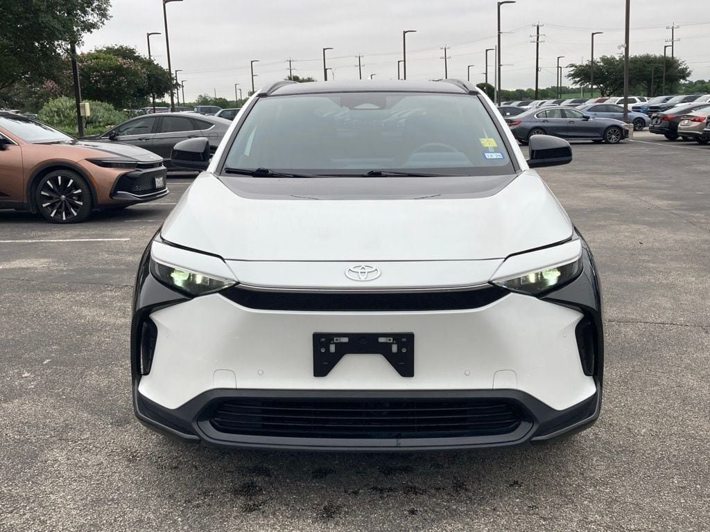 Used 2023 Toyota bZ4X FWD image 2