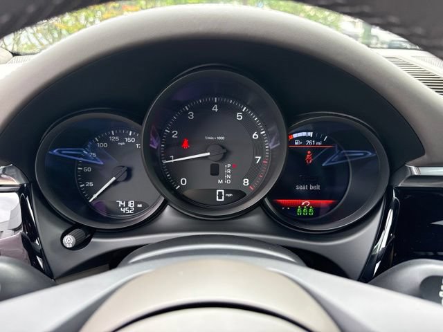Used 2025 Porsche Macan AWD/4WD image 11