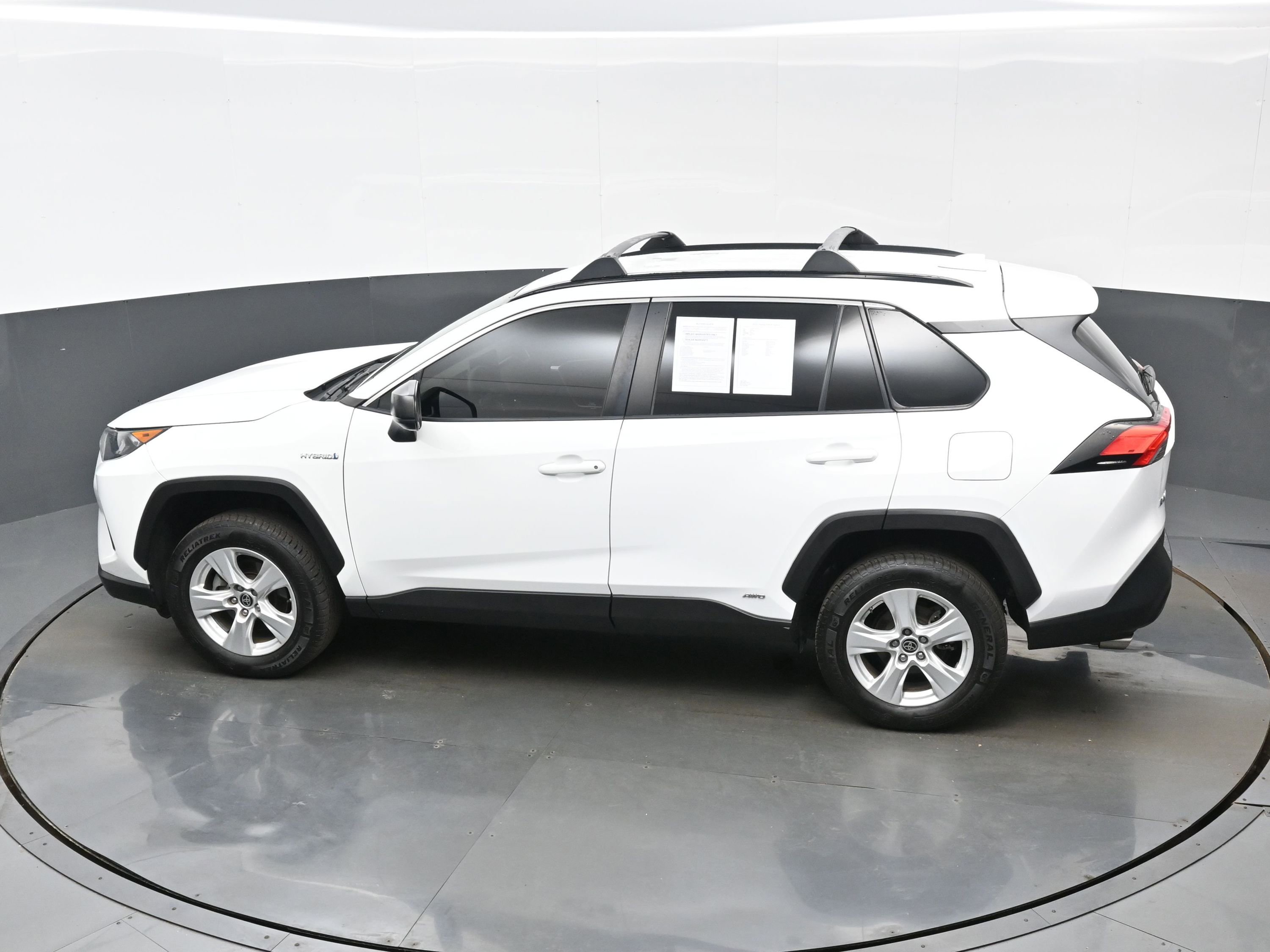 Used 2021 Toyota RAV4 LE AWD/4WD image 35