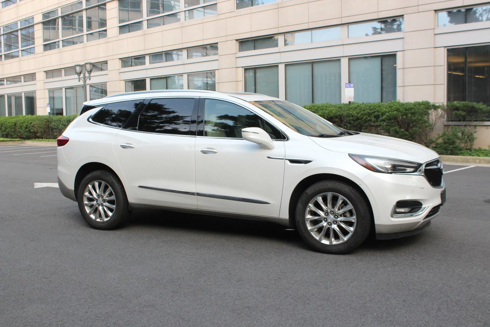 Used 2018 Buick Enclave Premium w/ Experience Buick Package AWD/4WD image 2