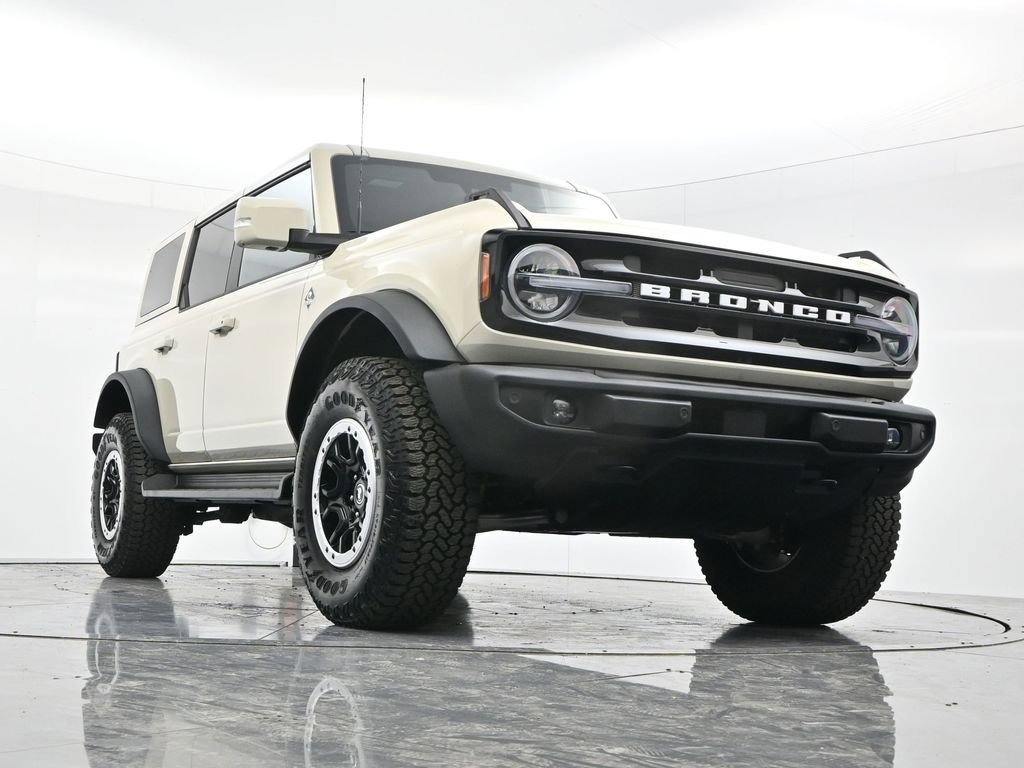 Used 2025 Ford Bronco Outer Banks w/ Sasquatch Package AWD/4WD image 48