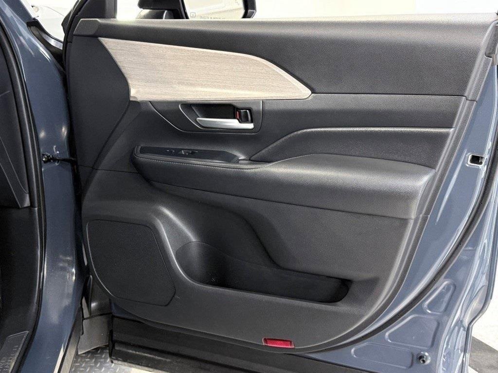 Used 2024 Toyota Grand Highlander Limited image 15