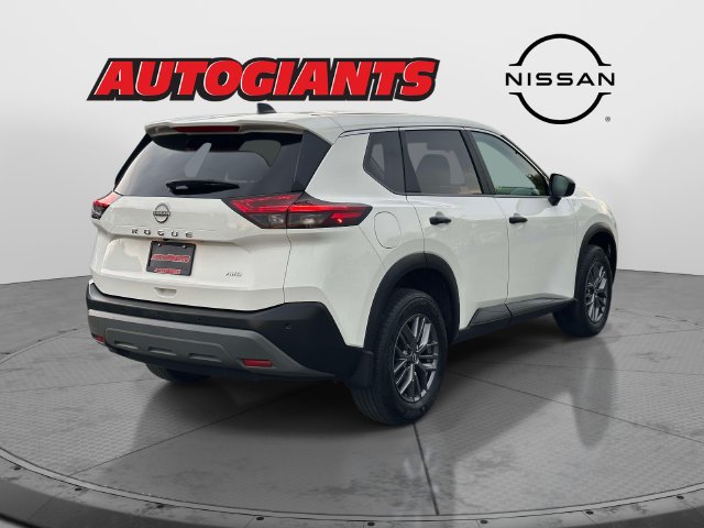 Used 2023 Nissan Rogue S AWD/4WD image 4