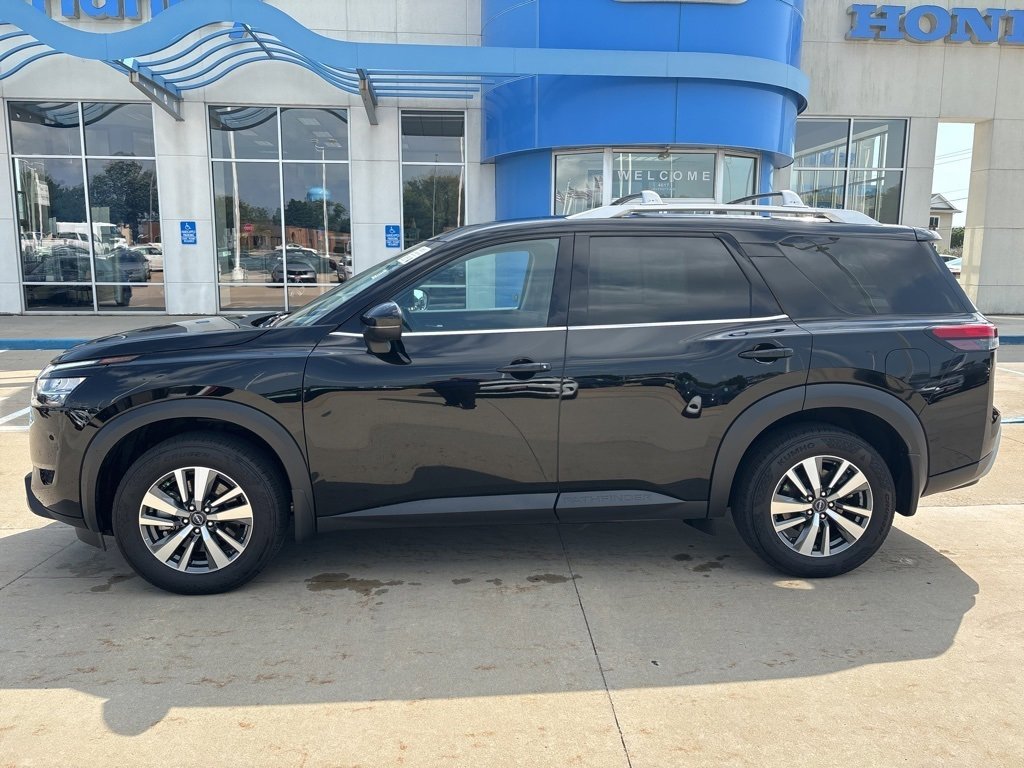 Used 2024 Nissan Pathfinder SL w/ Cargo Package image 6