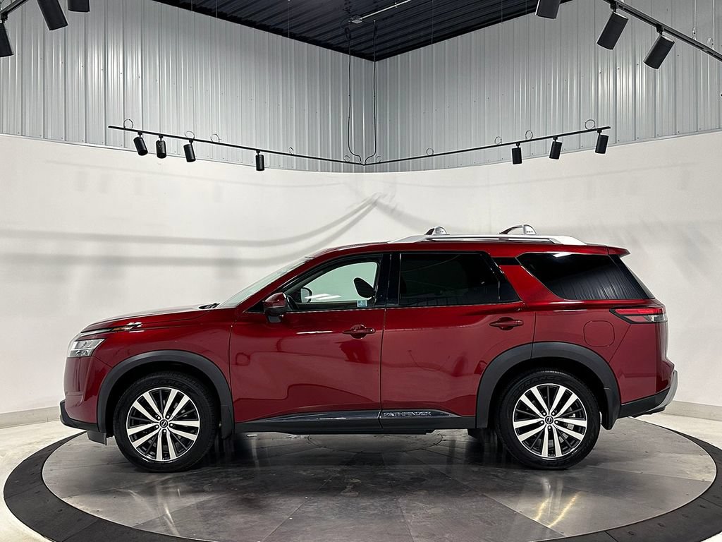 Used 2022 Nissan Pathfinder Platinum w/ Cargo Package AWD/4WD image 16