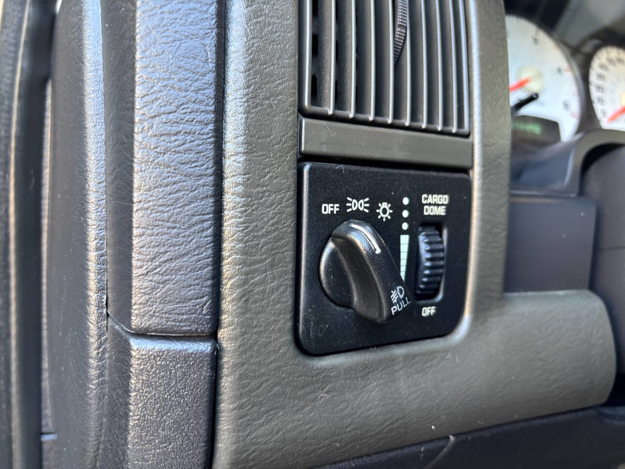 Used 2003 Dodge Ram 2500 Truck SLT image 22