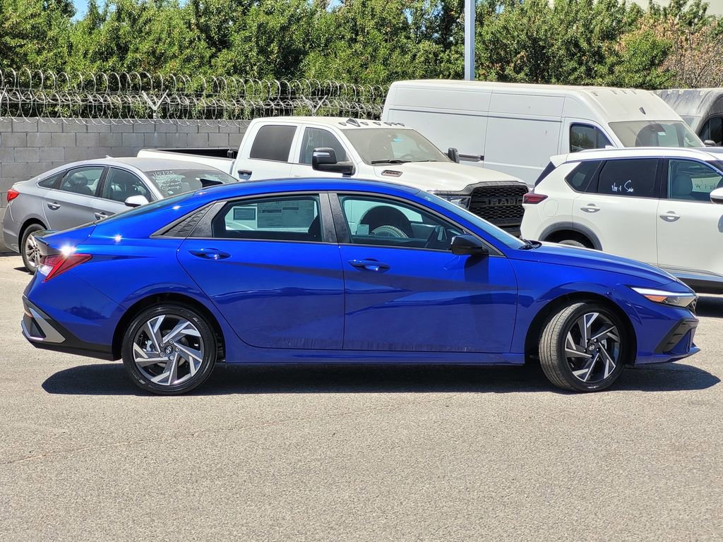 New 2025 Hyundai Elantra SEL image 3