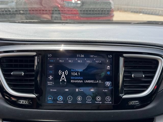 Used 2020 Chrysler Pacifica Touring-L Plus FWD image 17