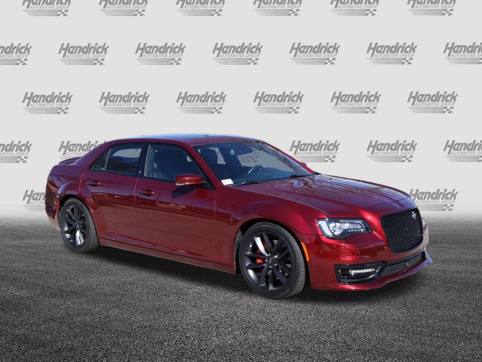 Used 2023 Chrysler 300 C image 2