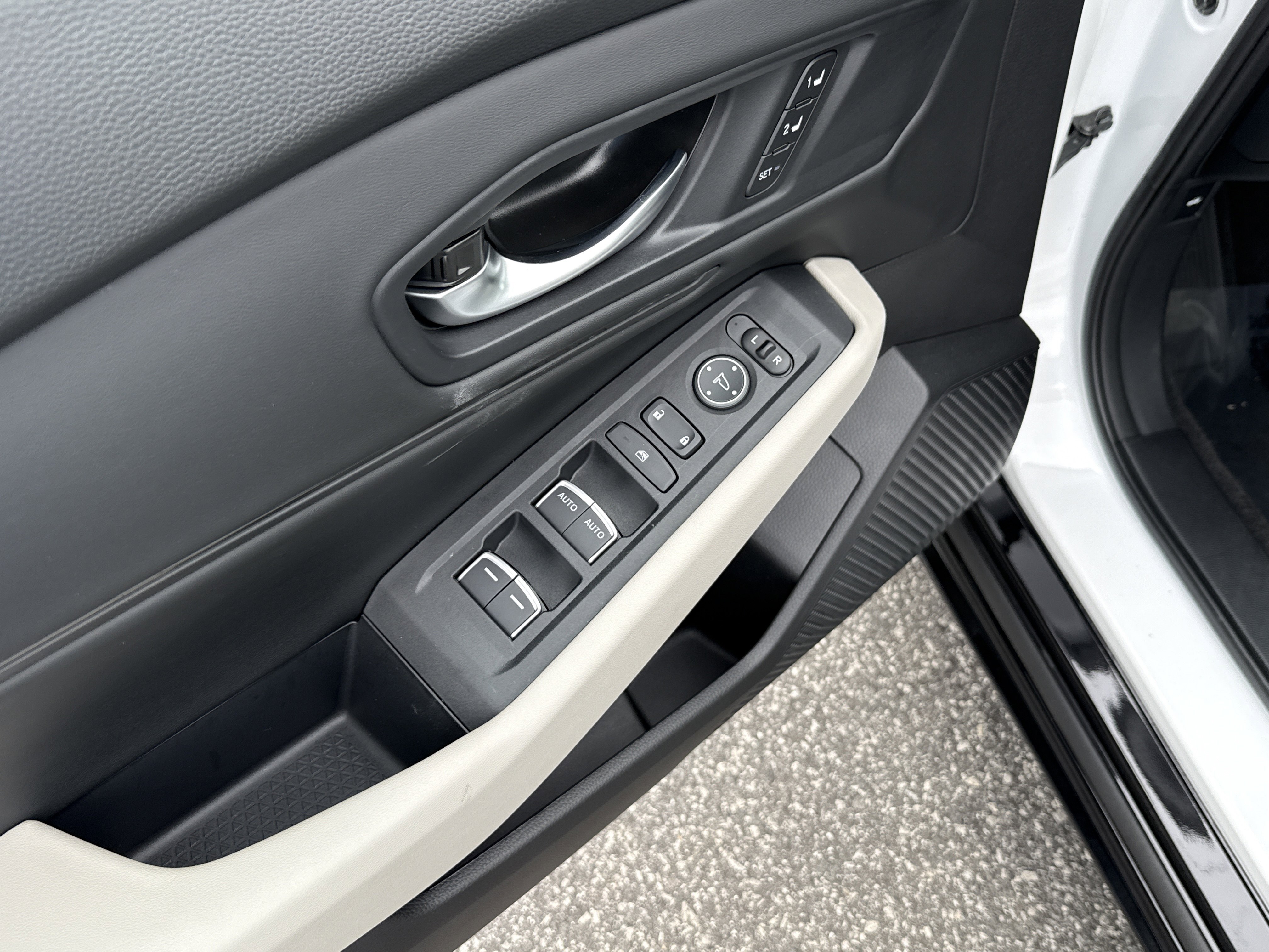 Used 2025 Honda Accord EX-L image 15