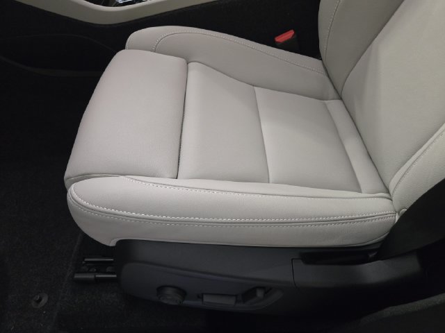 New 2026 Volvo XC40 B5 Plus w/ Protection Package Premier AWD/4WD image 22