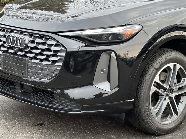 Certified 2025 Audi Q5 Premium w/ 19" Wheel Package image 8