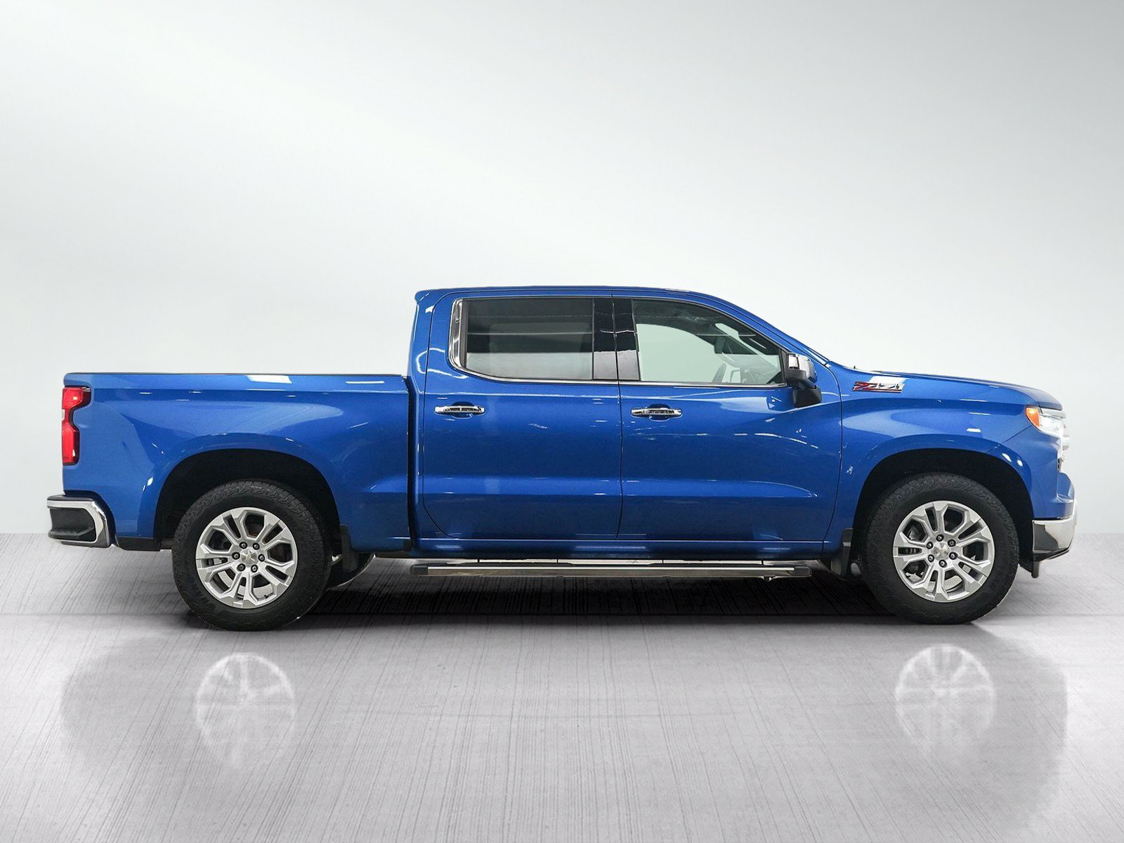 Used 2022 Chevrolet Silverado 1500 LTZ w/ Technology Package AWD/4WD image 6