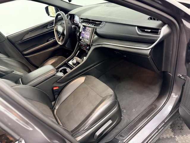 Certified 2024 Jeep Grand Cherokee Altitude AWD/4WD image 37