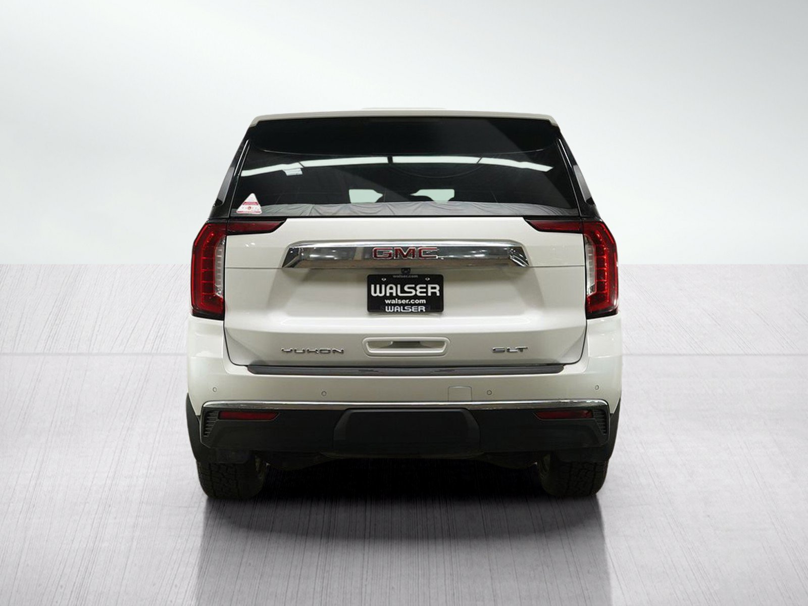 Used 2023 GMC Yukon XL SLT w/ SLT Luxury Package AWD/4WD image 4