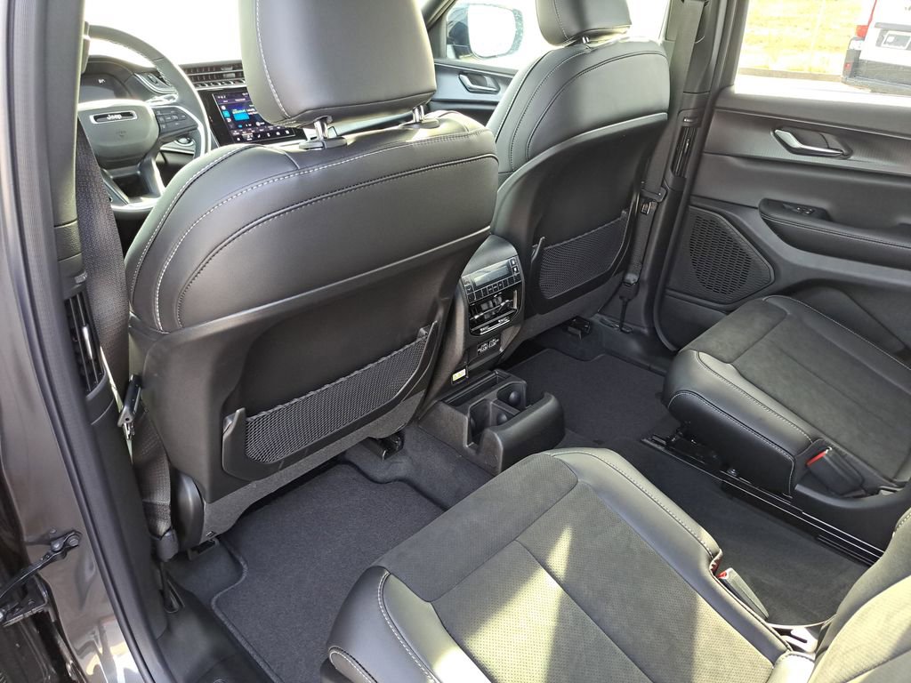 New 2025 Jeep Grand Cherokee L Altitude image 15