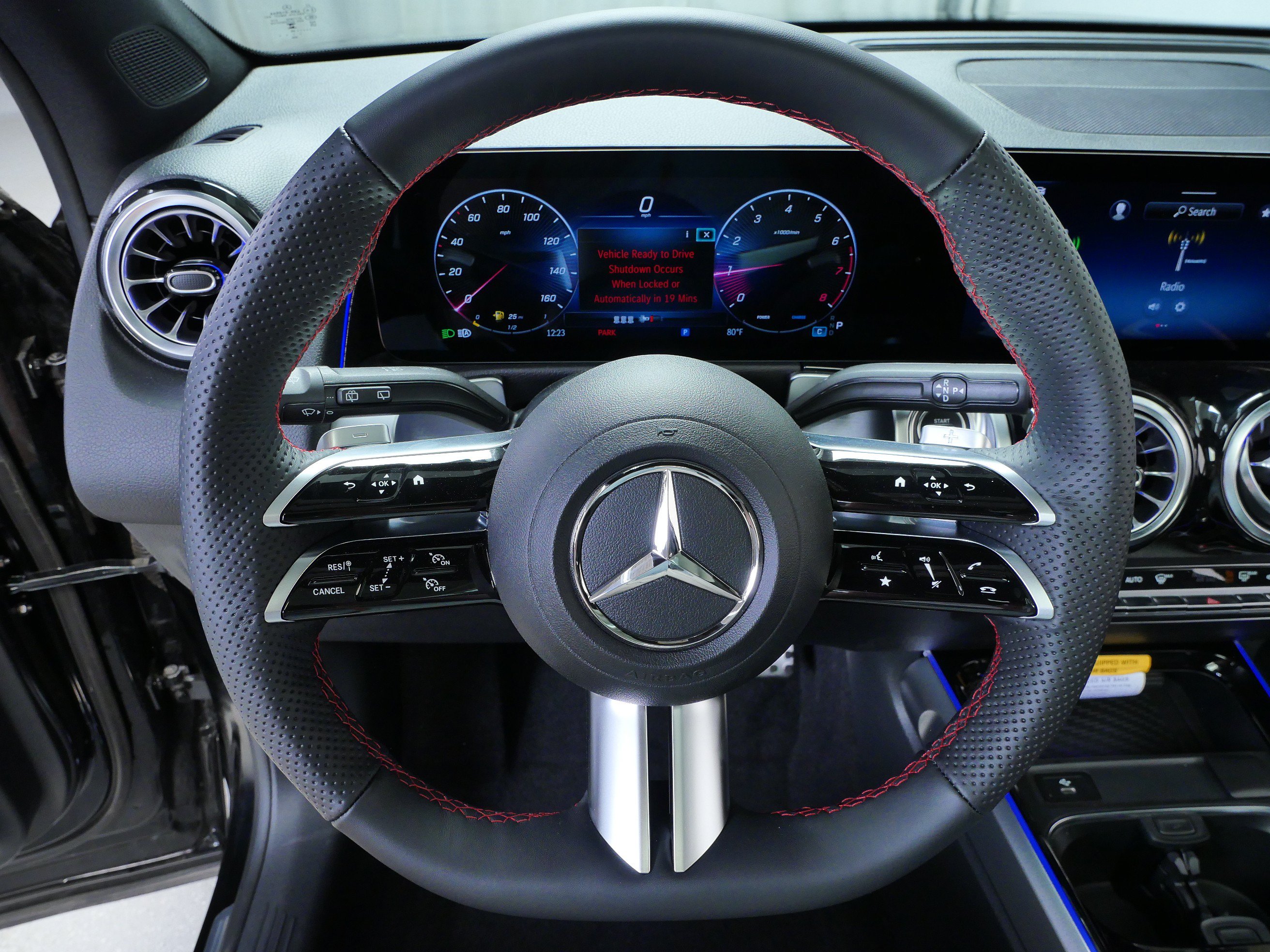 New 2026 Mercedes-Benz GLB 250 4MATIC image 9