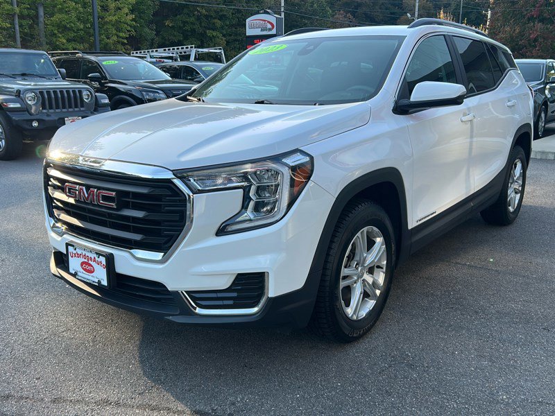Used 2023 GMC Terrain SLE w/ Driver Convenience Package image 4