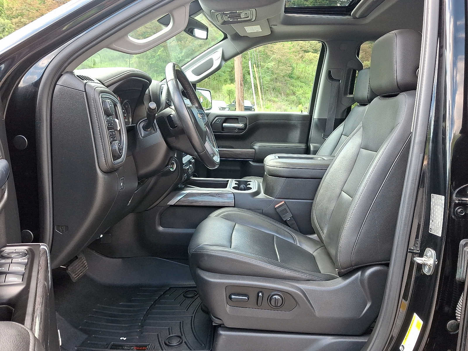 Used 2019 Chevrolet Silverado 1500 LTZ w/ LTZ Plus Package AWD/4WD image 13