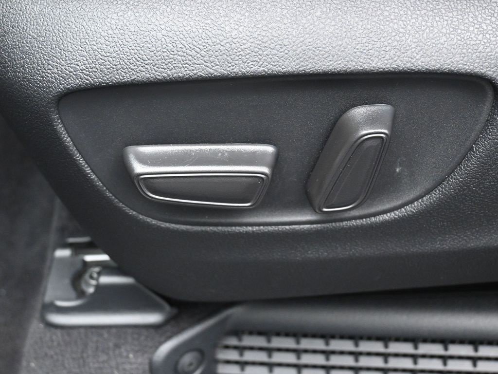 Used 2025 Toyota Sienna LE image 10