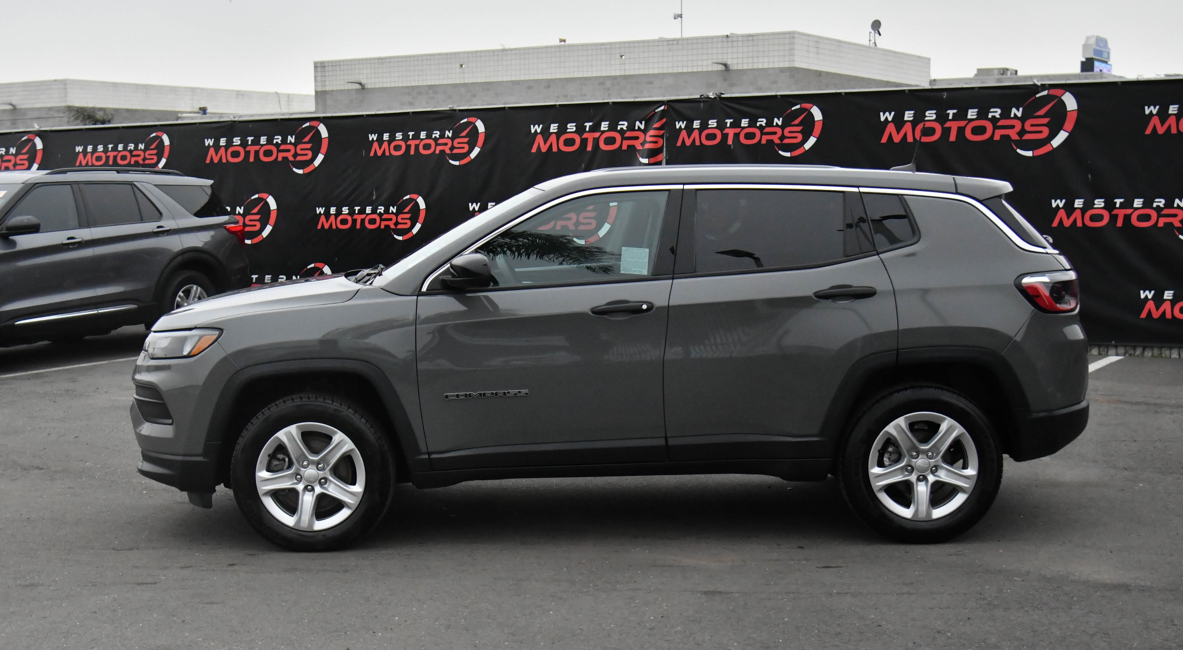 Used 2023 Jeep Compass Sport image 4